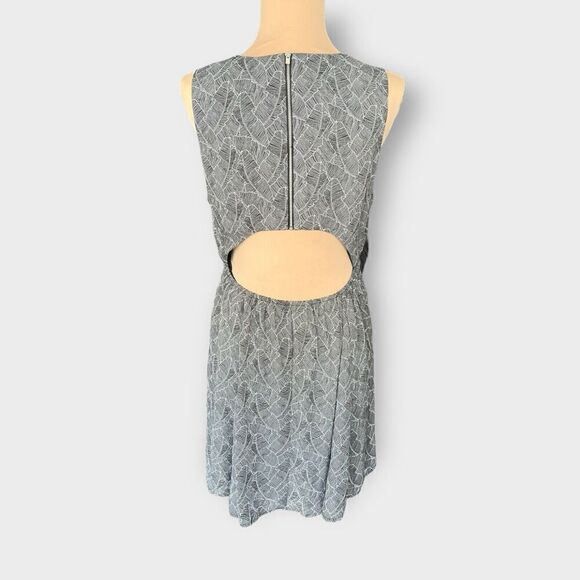 Express Size 10 Sleeveless Smocked Waist Mini Dress Black Leaf Print Cutout Back - Picture 10 of 10